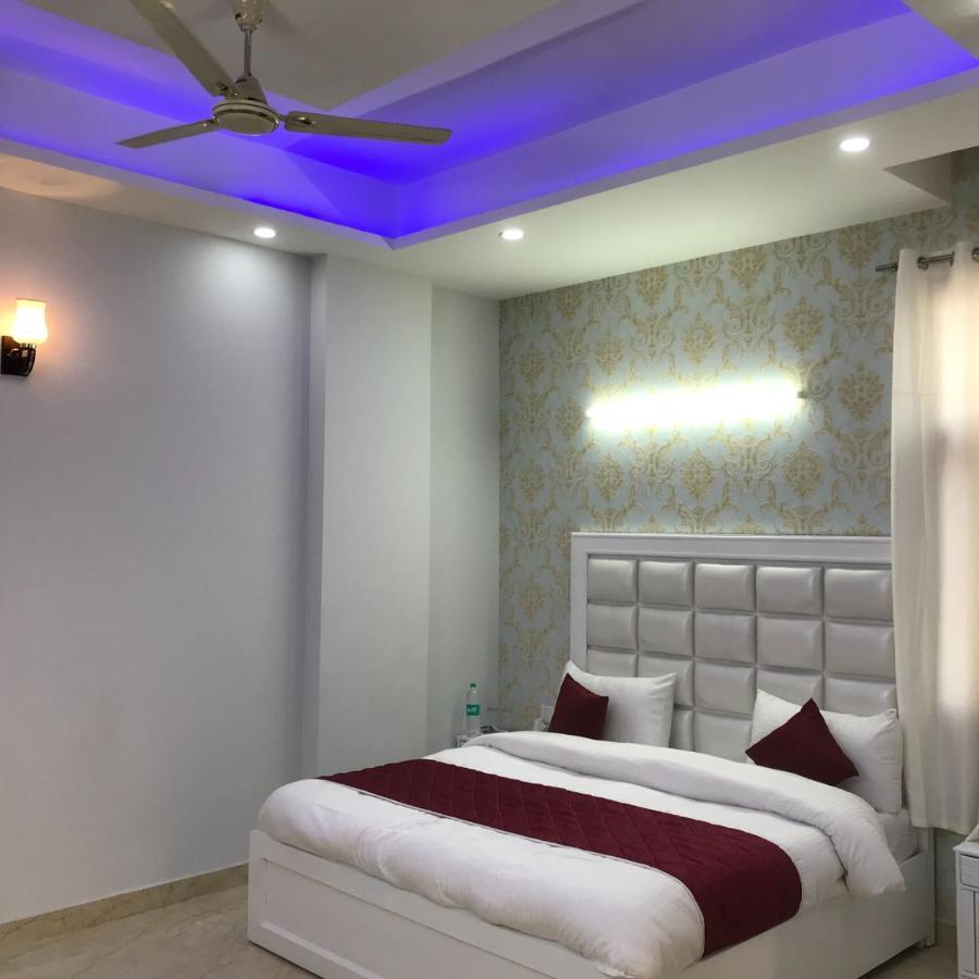 Hotel O The Grand Palace Ghaziabad Esterno foto