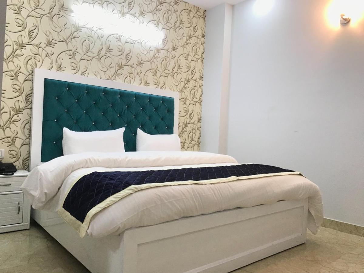 Hotel O The Grand Palace Ghaziabad Esterno foto