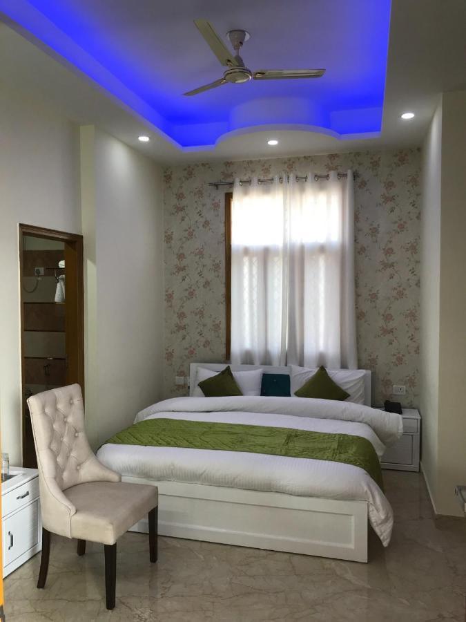 Hotel O The Grand Palace Ghaziabad Esterno foto