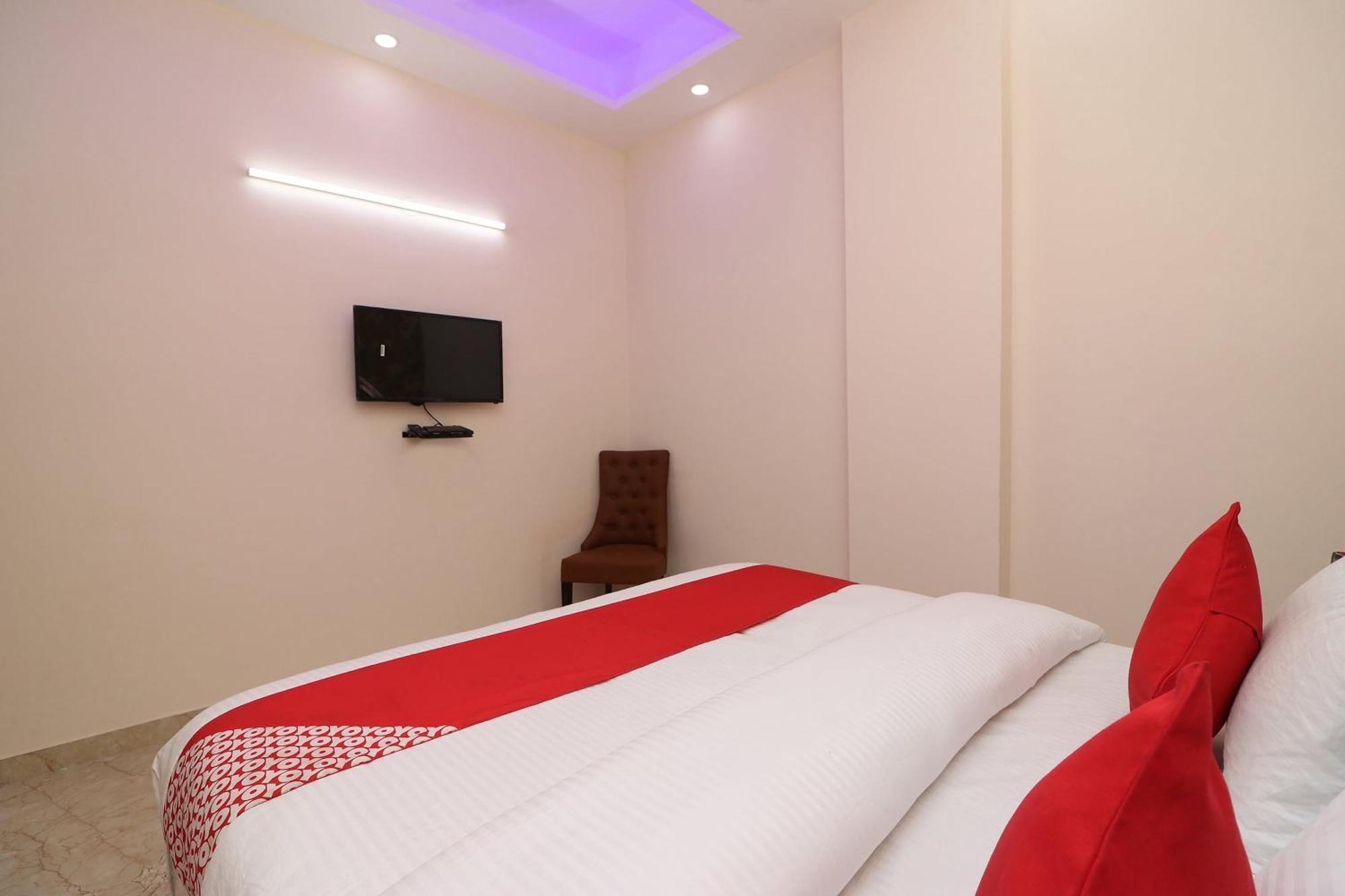 Hotel O The Grand Palace Ghaziabad Esterno foto