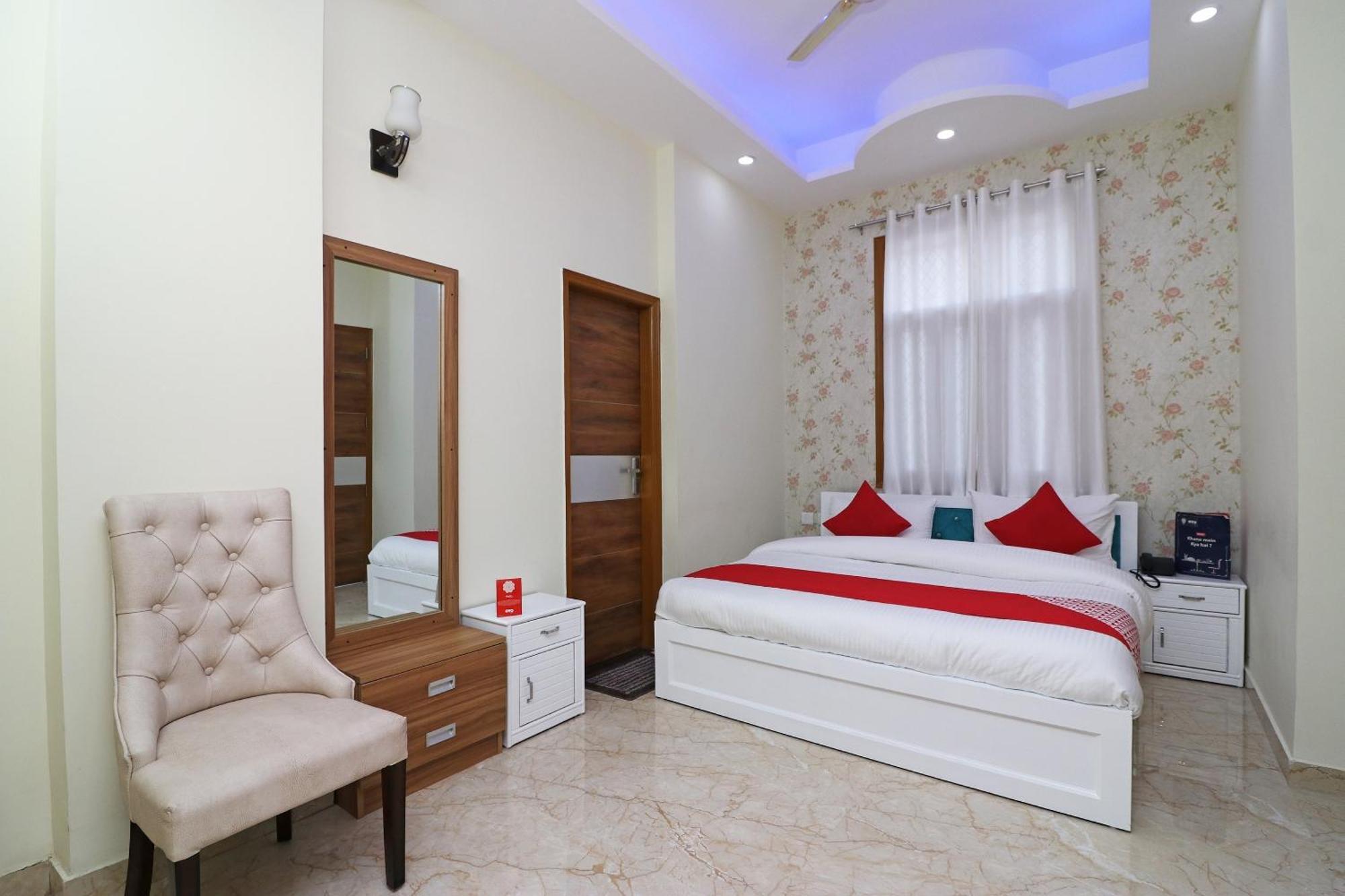 Hotel O The Grand Palace Ghaziabad Esterno foto