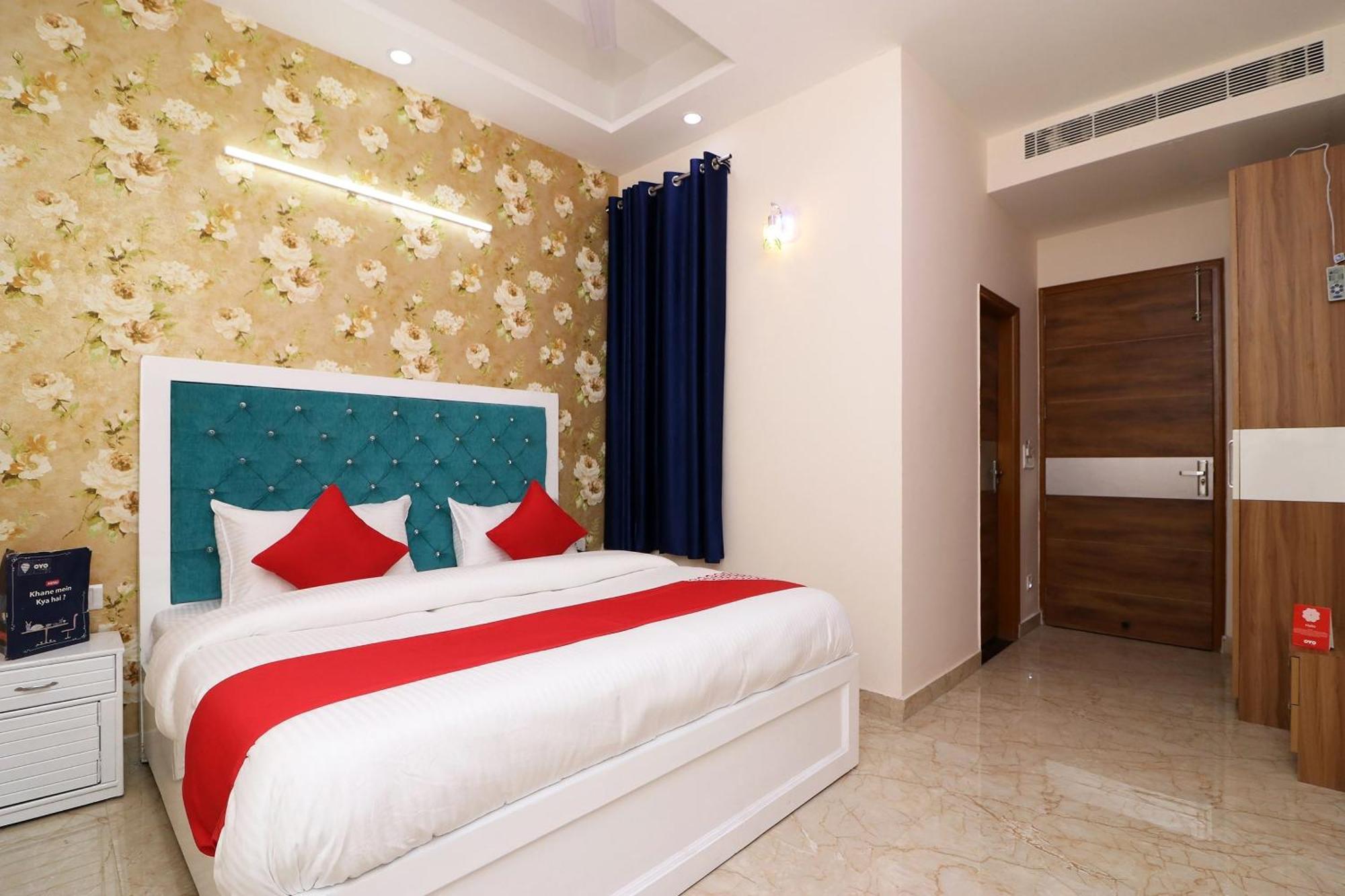 Hotel O The Grand Palace Ghaziabad Esterno foto
