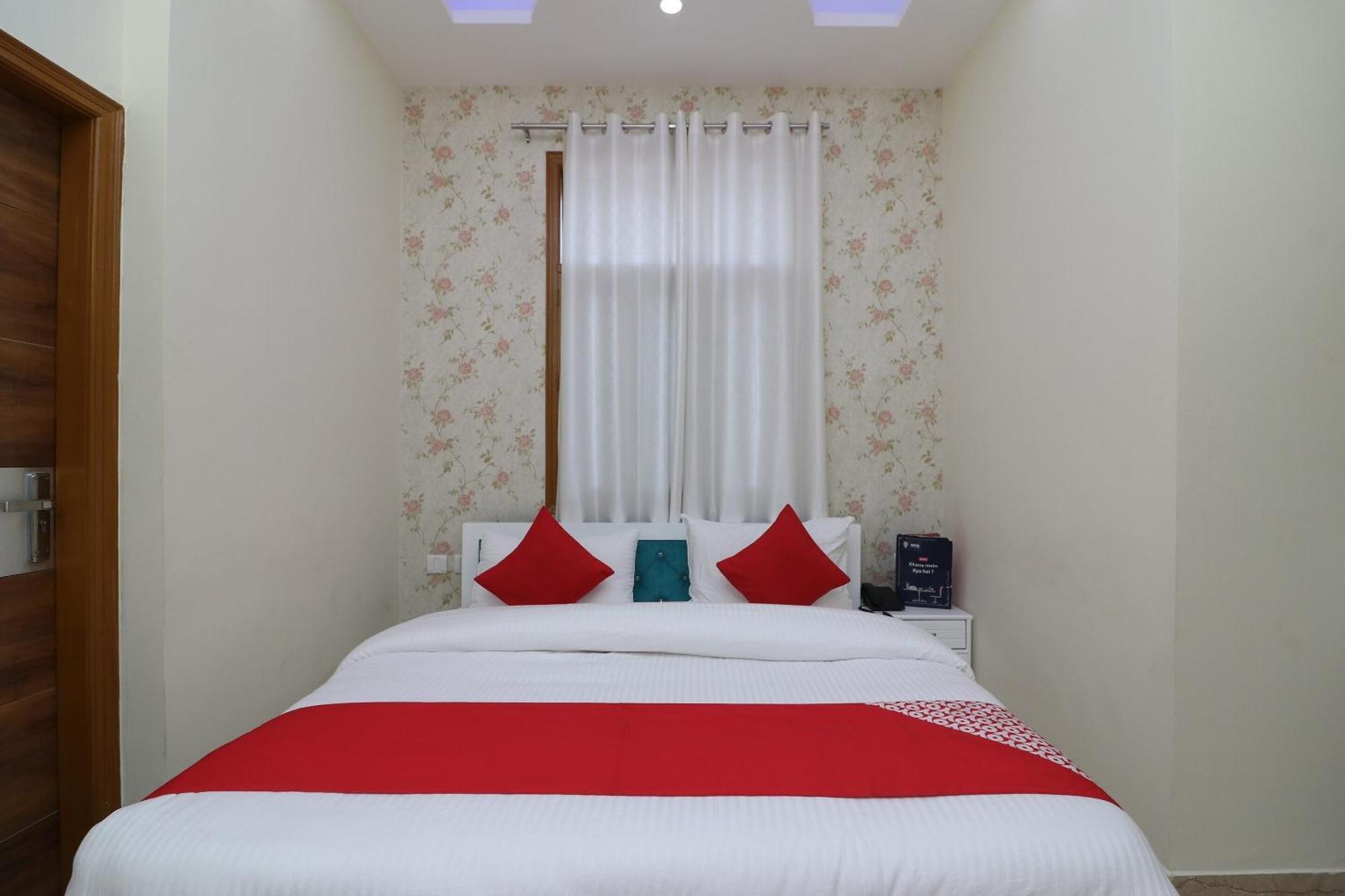 Hotel O The Grand Palace Ghaziabad Esterno foto