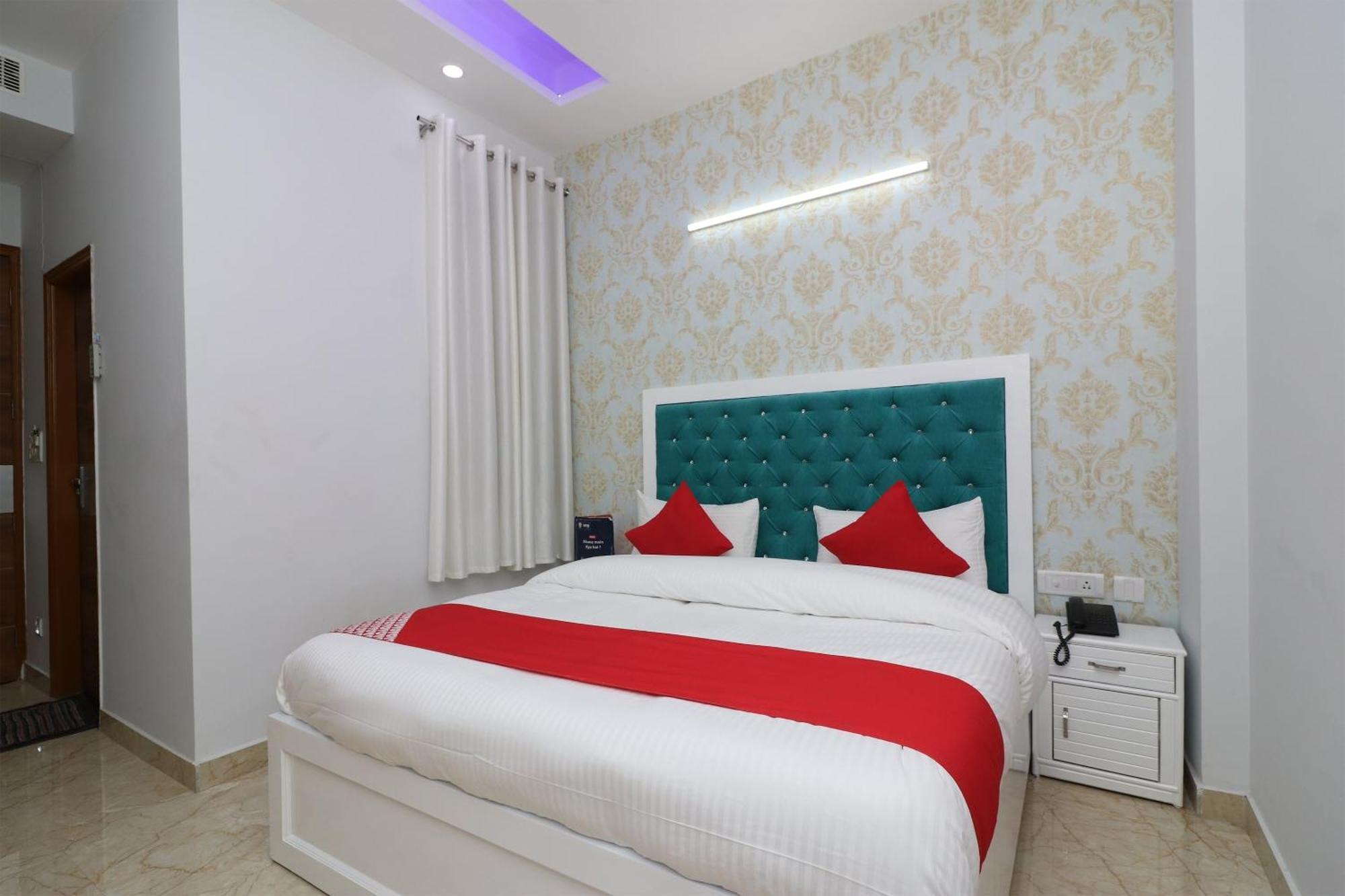 Hotel O The Grand Palace Ghaziabad Esterno foto